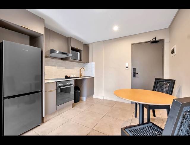 1 BEDROOM APARTMENT FOR SALE IN SANDOWN